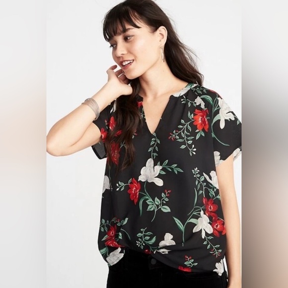 Old Navy Tops - Old Navy Floral Short Sleeve Blouse with Split Neck Size XL